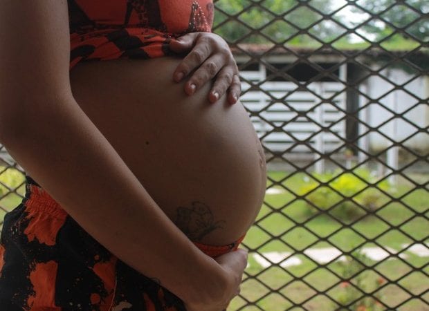 STJ concede prisão domiciliar para grávida condenada por tráfico