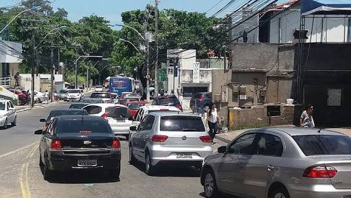 Falta de energia altera trânsito em bairro de Salvador