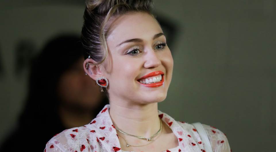 Miley Cyrus surpreende fãs e deleta todas as fotos do Instagram
