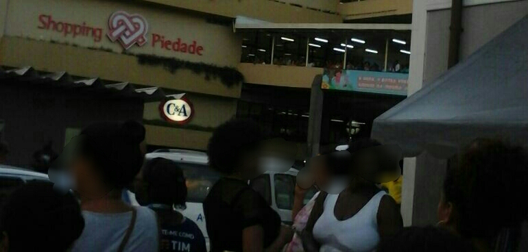 Dupla é presa durante assalto no shopping em Salvador