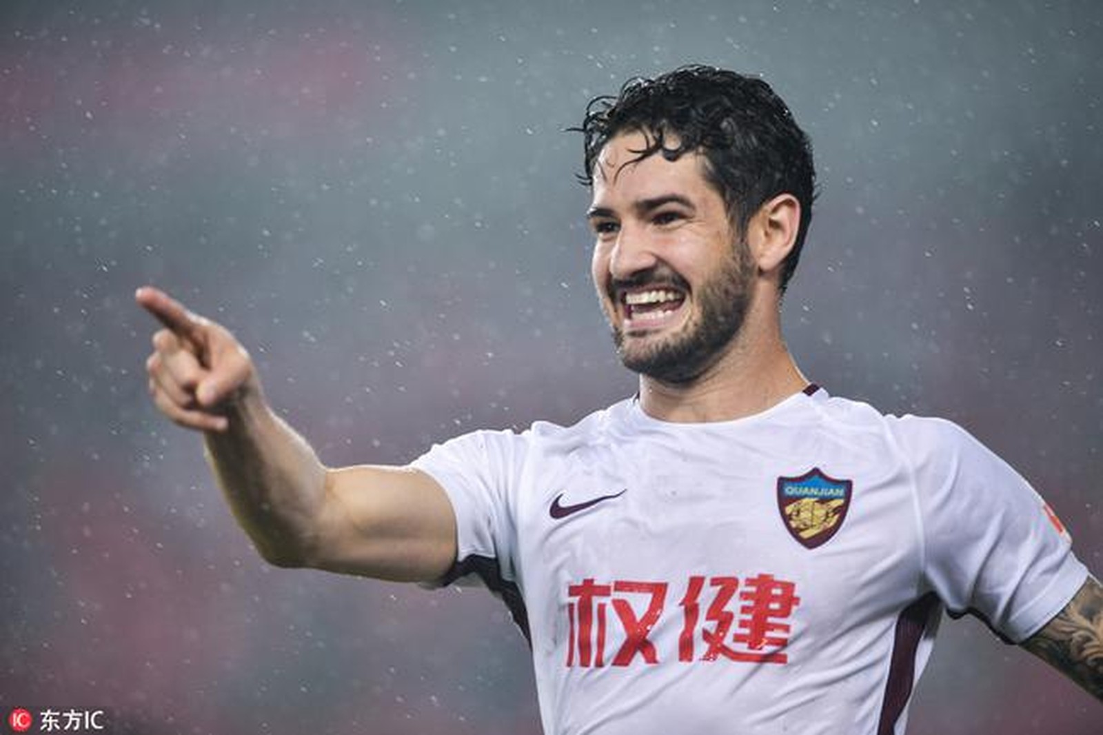 Alexandre Pato mostra vontade de retornar ao Milan com a chegada de Leonardo: “espero por uma ligação”