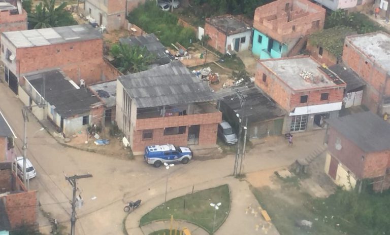 PM recupera arma e gerente do tráfico morre durante confronto em Salvador
