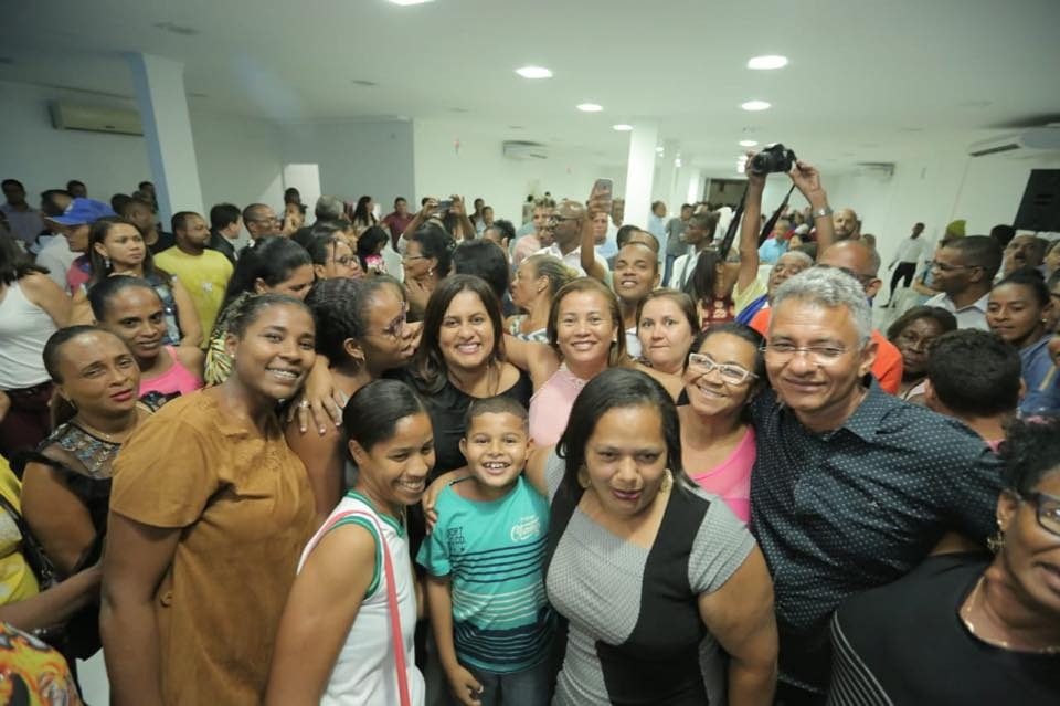 Ao lado do prefeito Dinha e lideranças locais Kátia Oliveira amplia força na disputa eleitoral