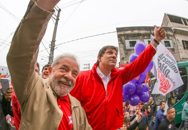 Ministro do TSE proíbe PT de apresentar Lula como candidato