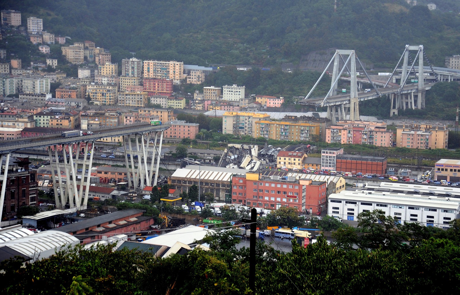Ponte cai em Gênova, na Itália; pelo menos 11 morreram