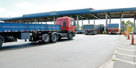 Senado aprova isenção de pedágio para eixo suspenso de caminhões