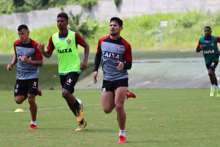 Com treinos em dois turnos, Vitória trabalha firme visando confronto contra o Botafogo