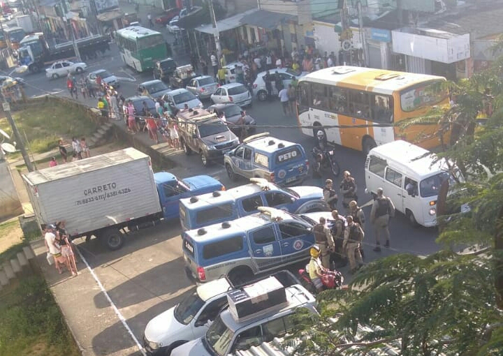 Homem morre e 4 pessoas ficam feridas após ataque a carro-forte em Salvador