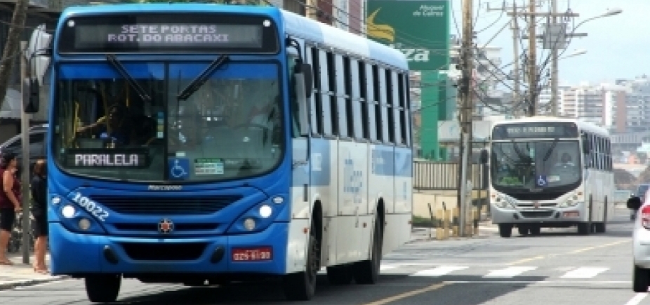 Câmara aprova projeto que libera gestantes e pessoas acima do peso a entrar pela porta de saída dos ônibus, em Salvador