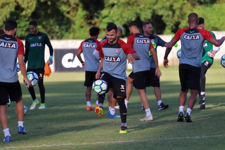 Com treinos em dois turnos, Vitória dá continuidade aos preparativos para duelo contra o Ceará