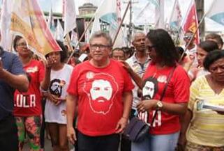 “Não é assim que deve ser, responder violência com a violência”, diz Caetano sobre facada em Bolsonaro