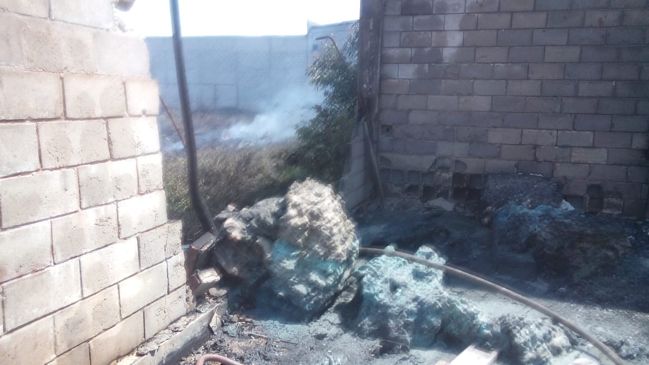 Incêndio destrói galpão de reciclagem em Camaçari