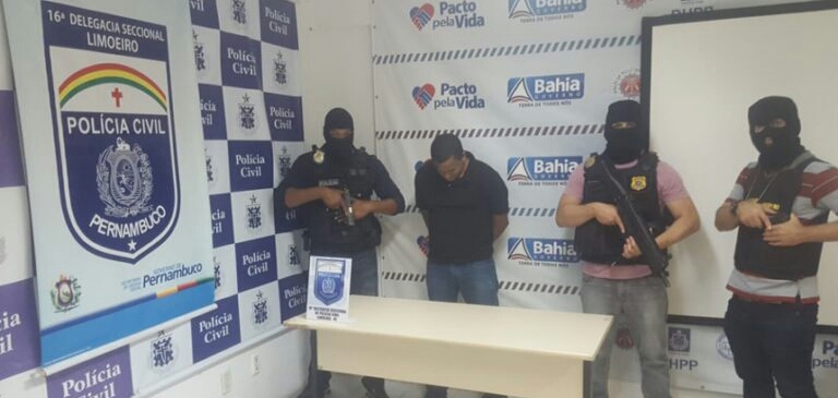 Chefe do tráfico de Pernambuco é preso em Lauro de Freitas; ele se passava por pastor evangélico