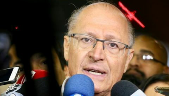 Alckmin diz que não vai apoiar nem Haddad nem Bolsonaro