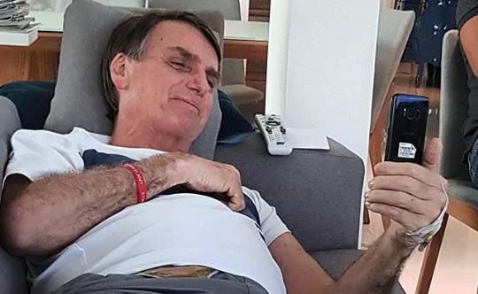 Bolsonaro diz que participará de debates se médicos deixarem