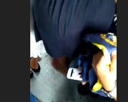 Vídeo: homem é flagrado filmando partes íntimas de passageira dentro ônibus