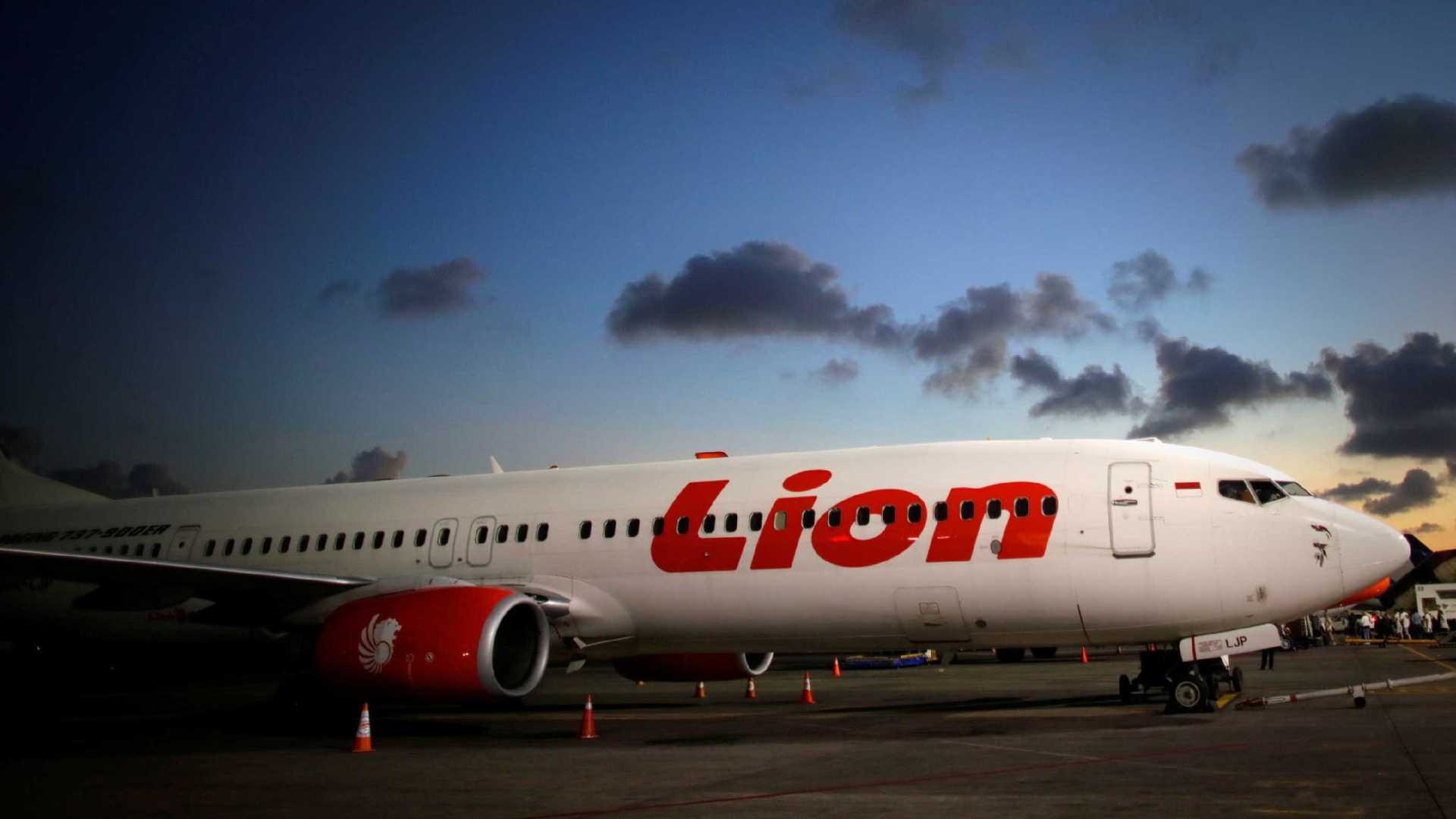 Avião com 189 pessoas a bordo cai na Indonésia