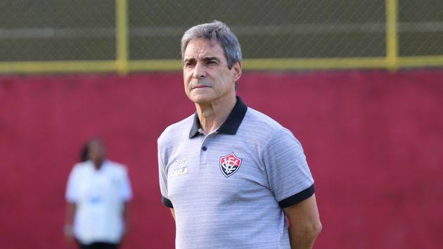 Após derrota para o Santos, Carpegiani mantém a esperança de permanecer na Séria A e faz cobranças ao ataque do Leão