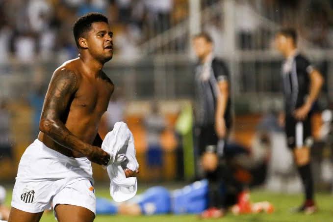 Flagrado pelo doping atacante do Santos está suspenso pela Fifa e recusa tratamento, segundo site