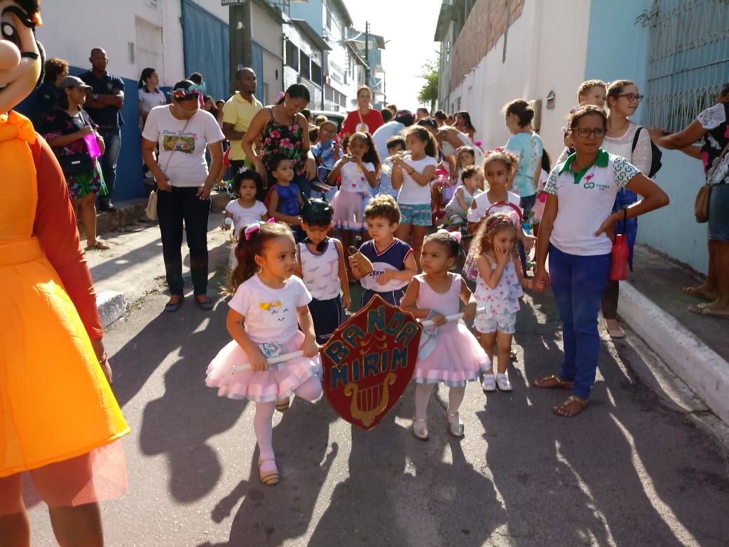 Sistema Master promove desfile em alusão ao outubro rosa e dia das crianças em Camaçari