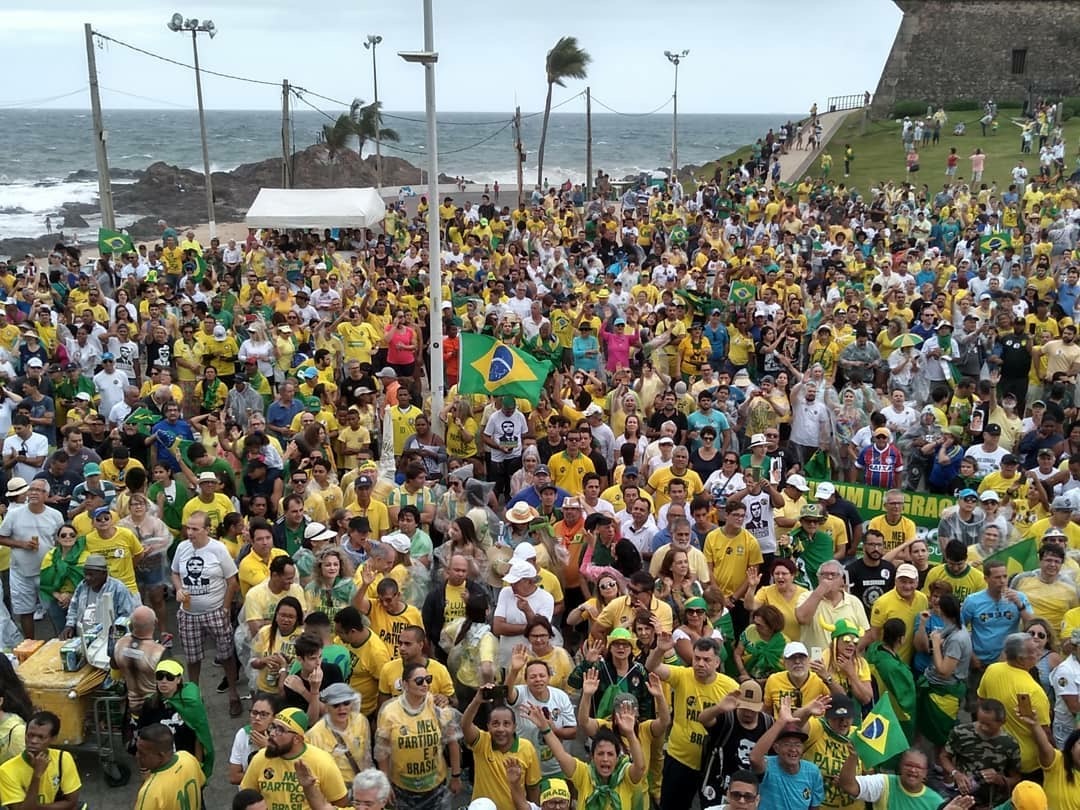 Atos pró-Bolsonaro levam apoiadores às ruas em todo país