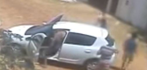 Mulheres têm carro tomado de assalto por dois bandidos em Monte Gordo