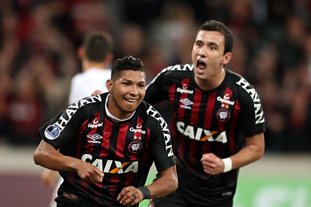 Atlético-PR bate o Fluminense e cria vantagem por vaga na final da Sul-Americana