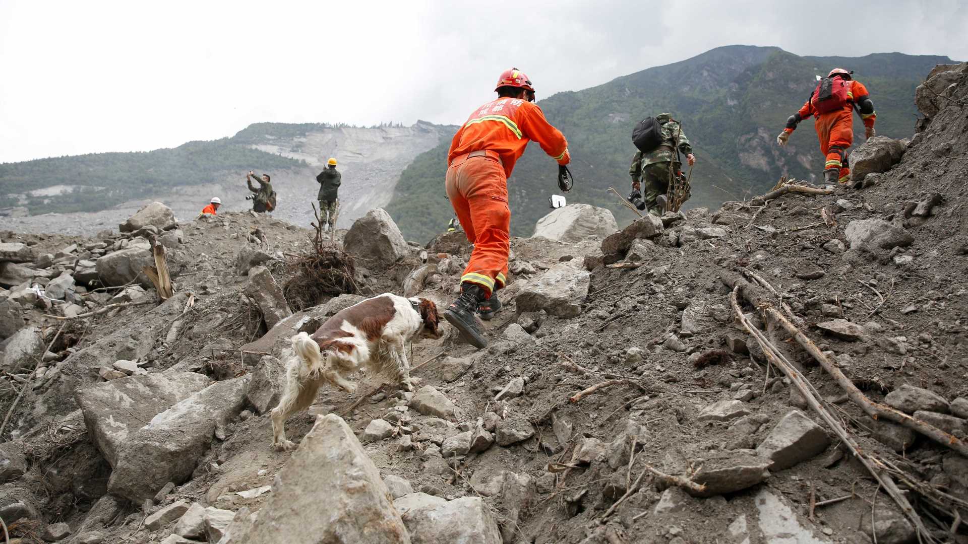 Deslizamentos de terra deixam pelo menos 13 mortos no Vietnã