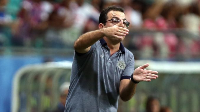 Enderson Moreira ressalta o nível de competividade dos jogadores e explica ausência de atacante: “Muito precoce ainda”