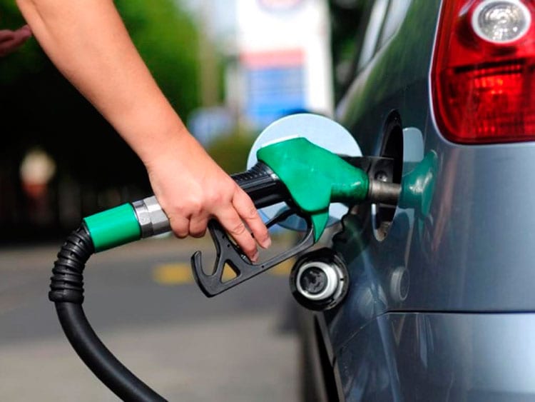 Após novo aumento de preço, gasolina chega a custar R$ 7,49 o litro