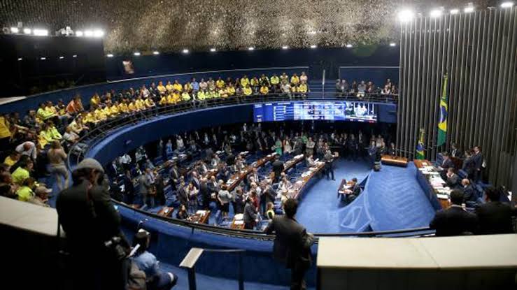 Senado aprova reajuste salarial de ministros do STF para R$ 39 mil reais