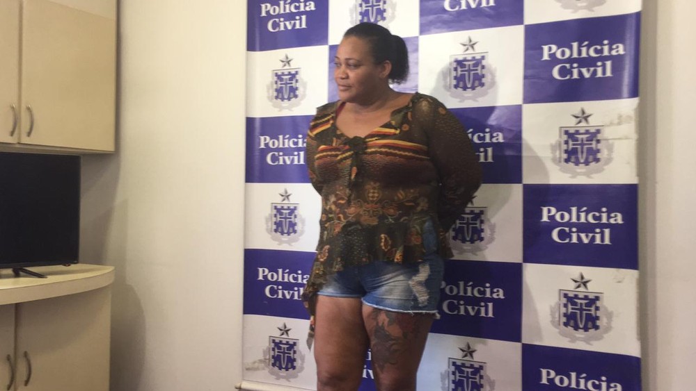 Mulher é presa por suspeita de dopar e roubar turistas em Salvador