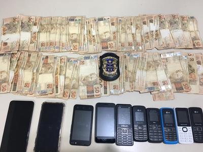 Chilenos são presos com R$ 11 mil e produtos furtados em Feira de Santana