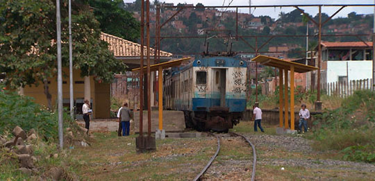 Dois jovens são encontrados mortos na linha do trem em Salvador