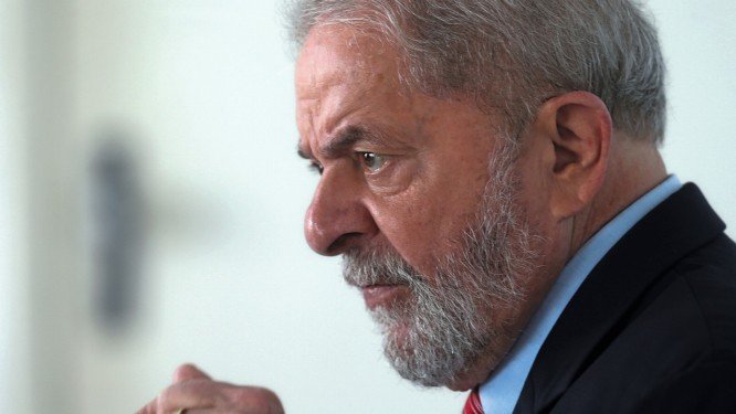 Lula pede ao STJ para cumprir restante da pena em regime aberto