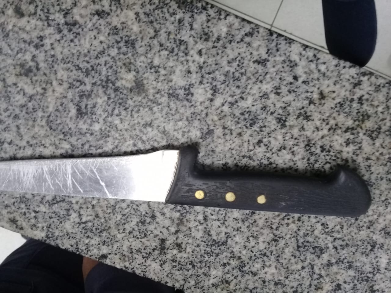 Homem é detido com faca durante tentativa de assalto em Salvador