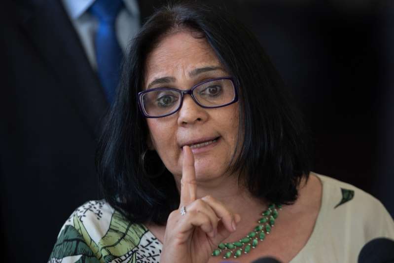 ‘Acabou a palhaçada no Brasil’, diz Damares durante assinatura de pacto para combater violência contra a mulher