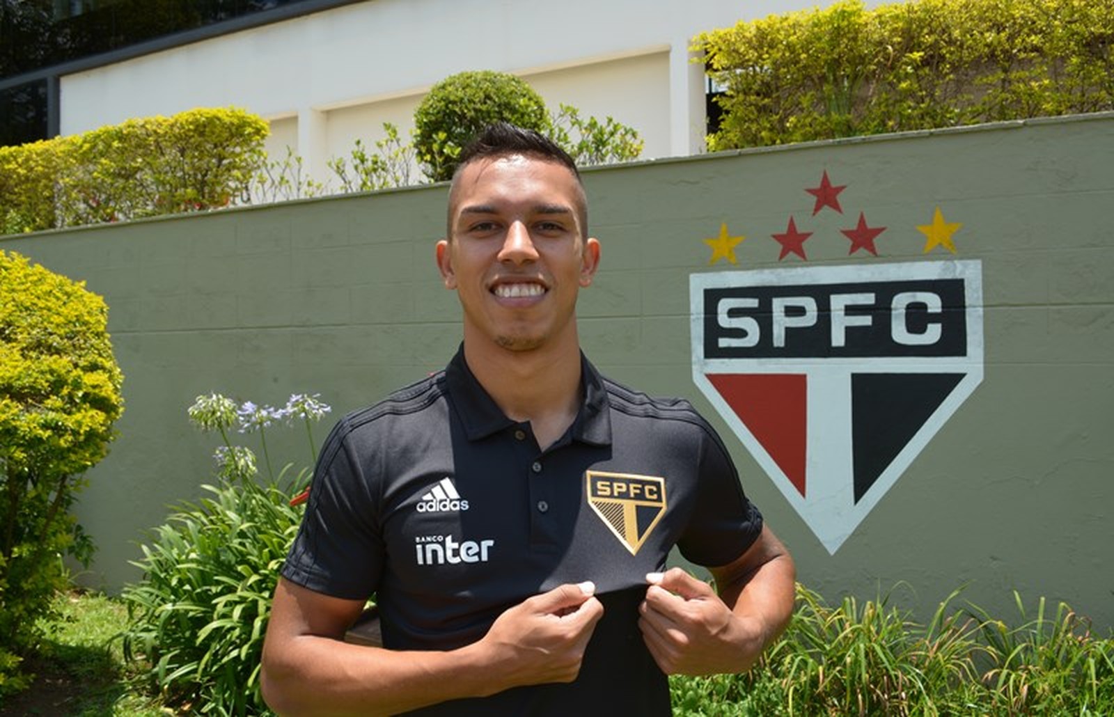 São Paulo anuncia contratação de lateral do Ituano