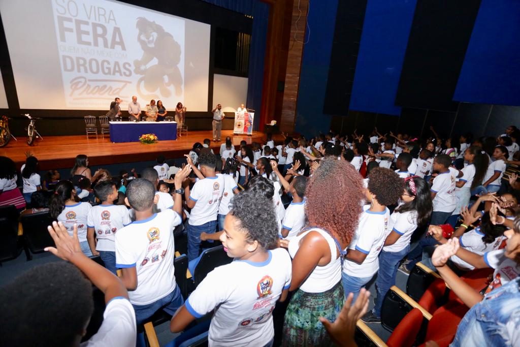 PROERD forma estudantes da Costa de Camaçari