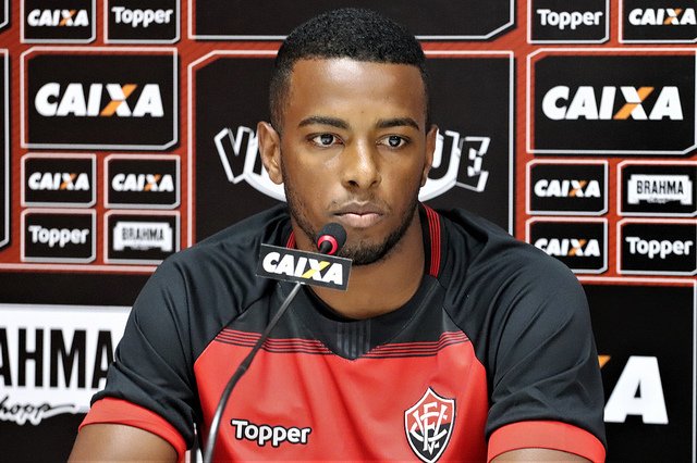 Volante do Vitória fala em disputa “saudável” com ex-parceiro de clube e suas metas para 2019