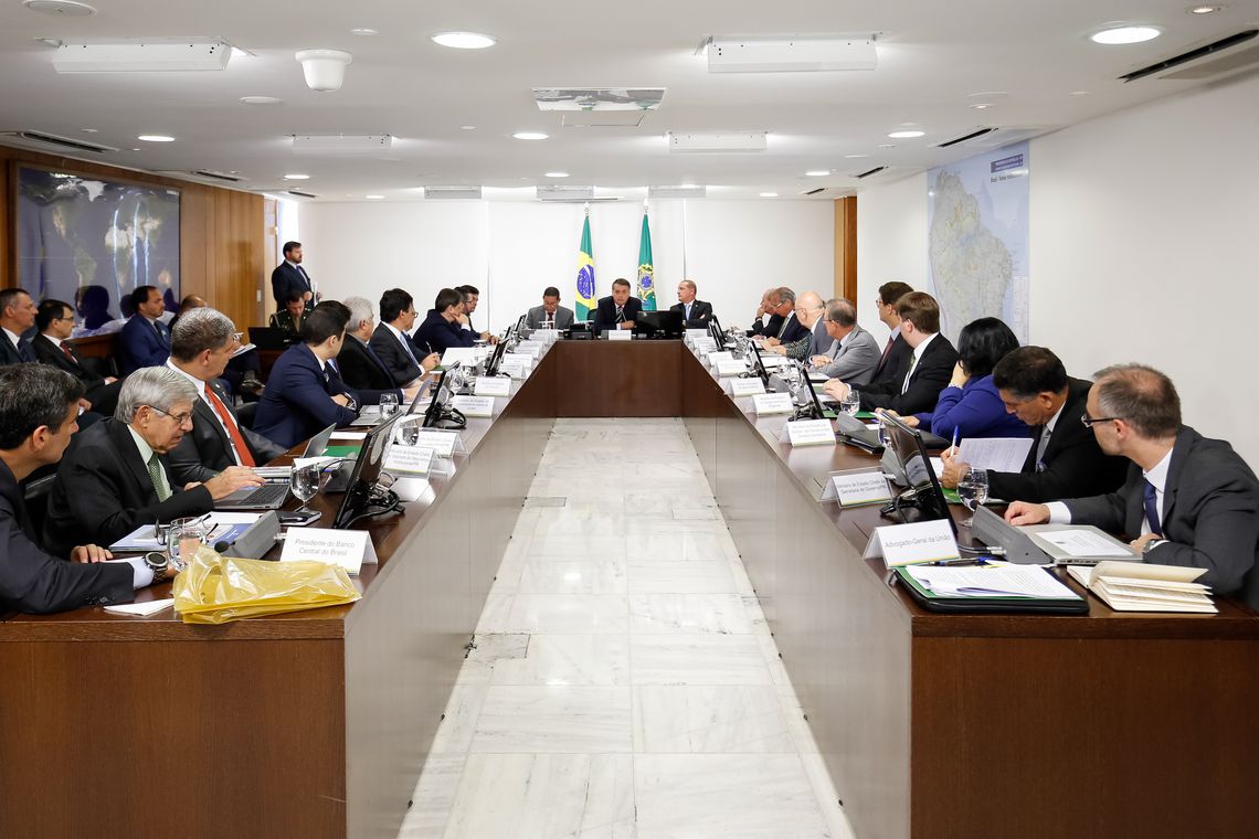 Bolsonaro está reunido com os 22 ministros no Palácio do Planalto