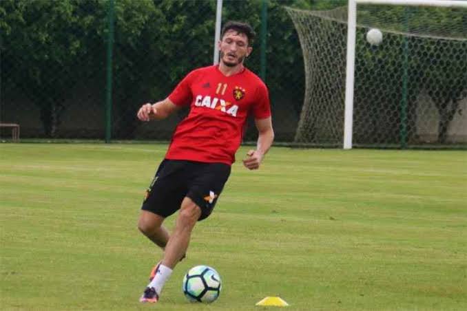 “Sander vai continuar”, afirma diretor de futebol do Sport sobre lateral sondado pelo Bahia