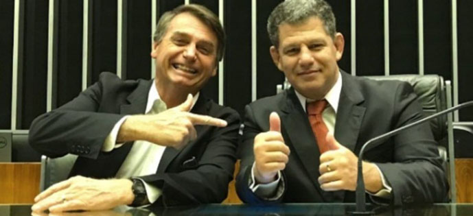 Ministro diz que não pretende pedir demissão e que aguarda decisão de Bolsonaro