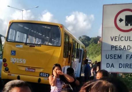 Suspeito de praticar assalto é morto dentro do ônibus em Salvador