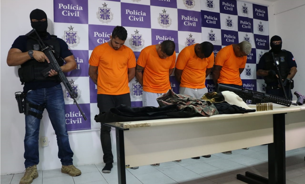 Polícia prende suspeitos de ataque a carros fortes em Jauá