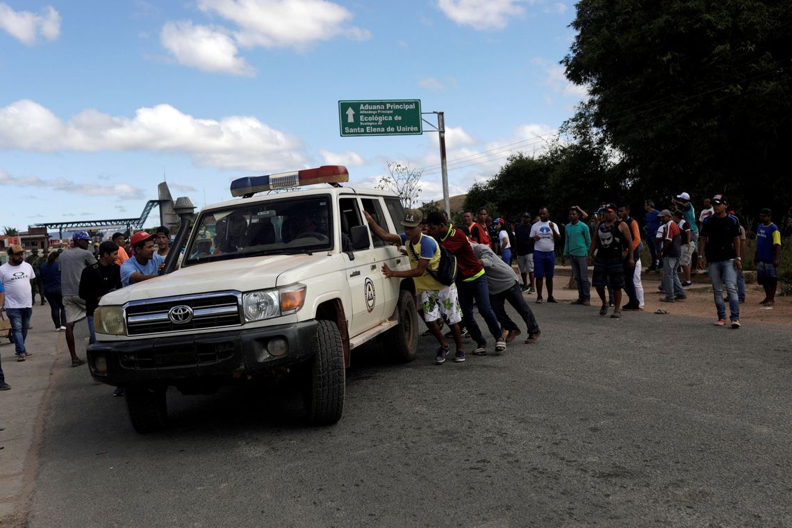 Confrontos na fronteira com a Venezuela deixam 2 mortos e 15 feridos