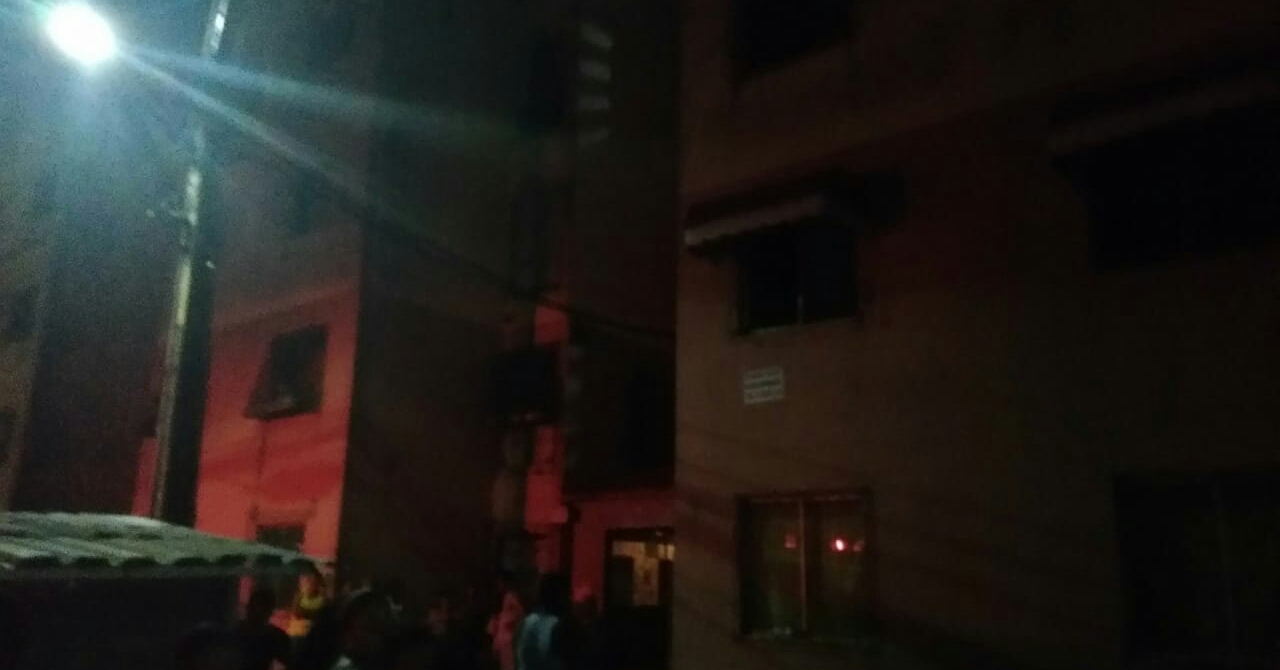 Apartamento é incendiado no condomínio em Camaçari