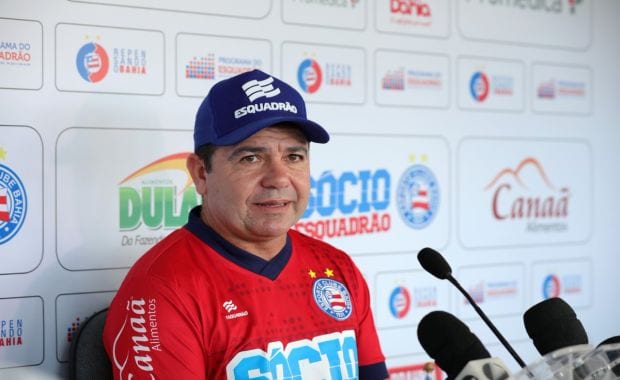 Apos triunfo na semifinal, Enderson Moreira ironiza:  “Muita gente deve ter perdido apostas”