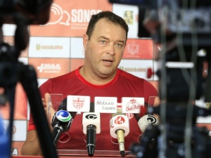 Após eliminação na Copa do Nordeste, técnico do CRB pede demissão