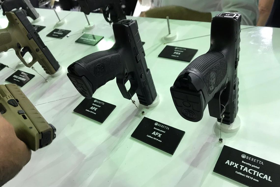 Ironia: arma é furtada em feira de segurança e defesa no RJ